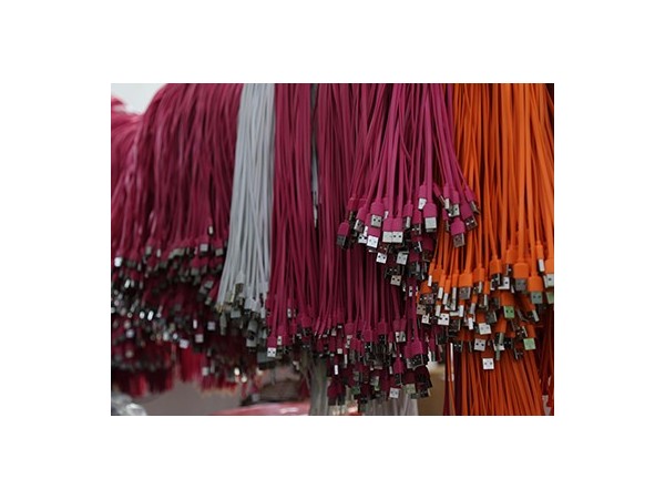 電子設備廠商如何選擇定制數據線廠家？